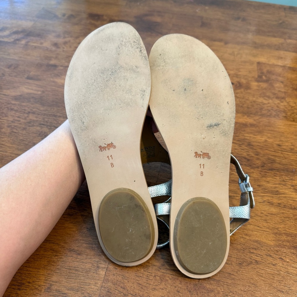 Coach Cheyanne Silver Leather Thong Sandals size 11 - Picture 4 of 5